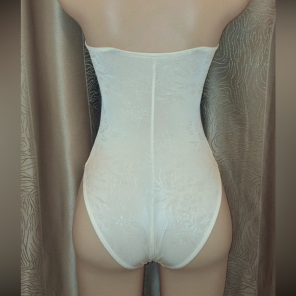 Documented La Perla White Strapless Bodysuit - Picture 7 of 8